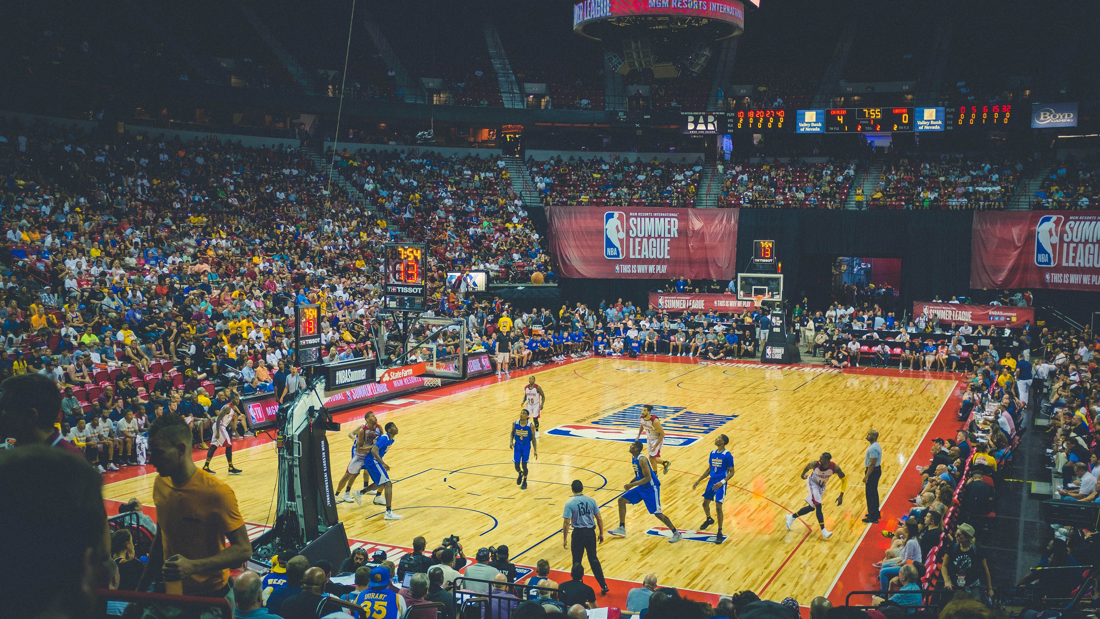 传统与未来：球队体系如何平衡“经验”与“潜力”？，球队类型