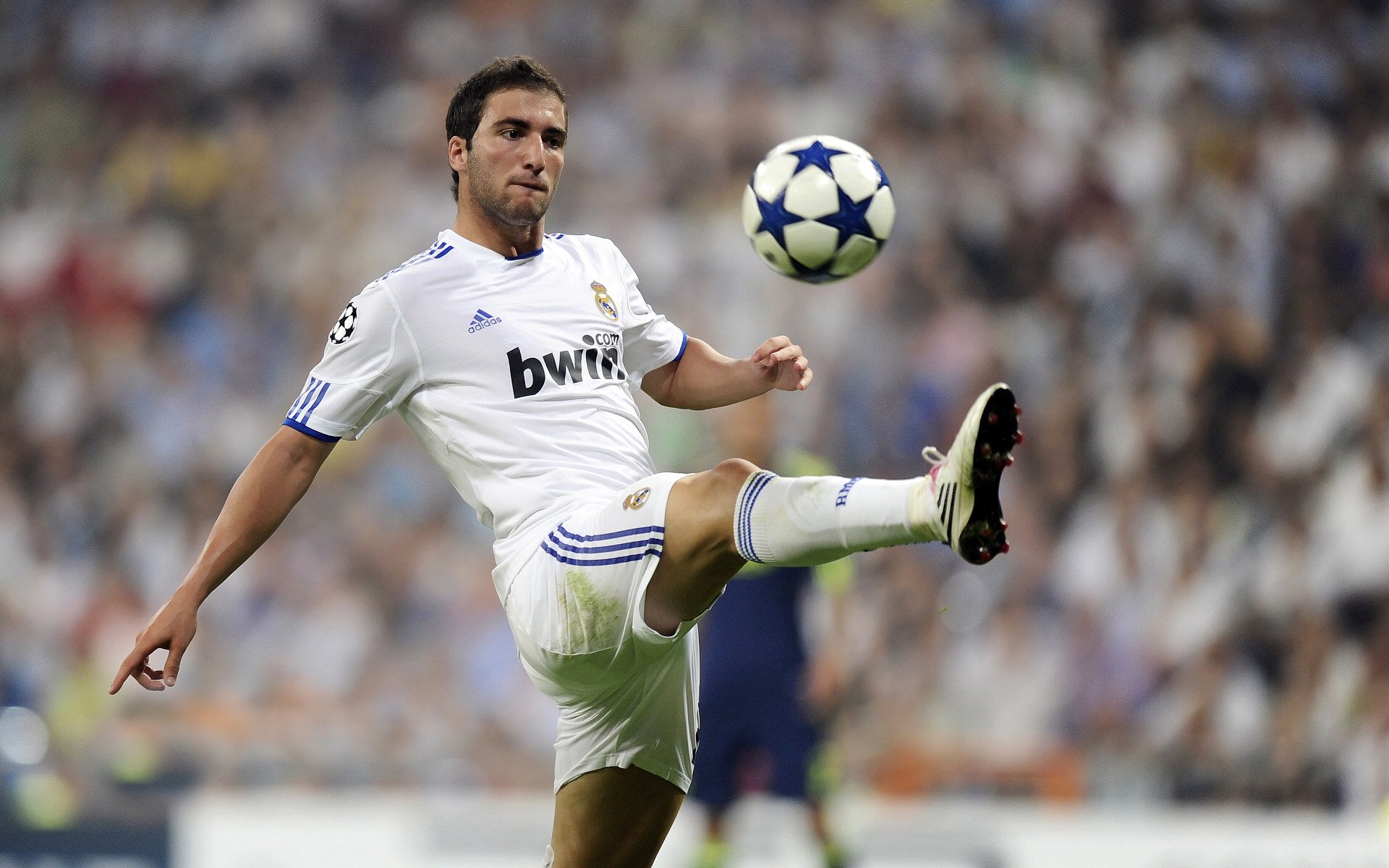 西甲赛事精彩纷呈，表现卓越的球员成为焦点，西甲的比赛